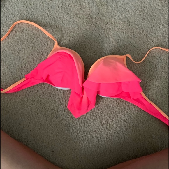 Bikini - Picture 1 of 2